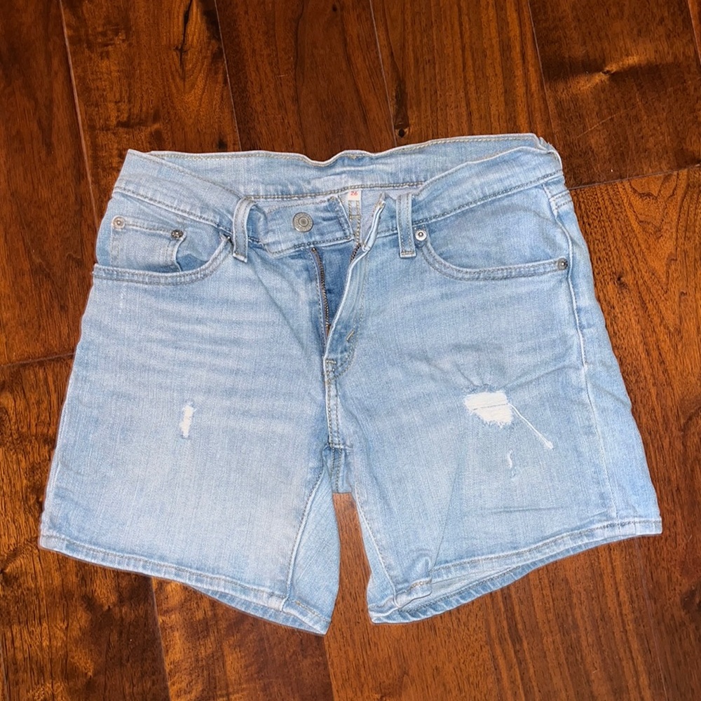 Levi’s Distressed Midi Denim Shorts Relaxed Fit Light Wash Size 26